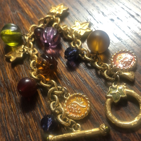 Vintage Jewelry - Stunning vintage charm bracelet